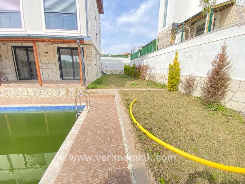 4+1 Bedroom Villa For sale in Tepecik Nbh. Seferihisar - 256 m²