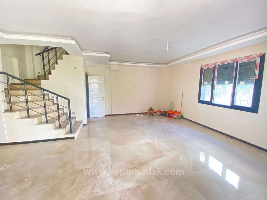 3+1 Villa With Garden For Sale In Doğanbey, Near The Sea