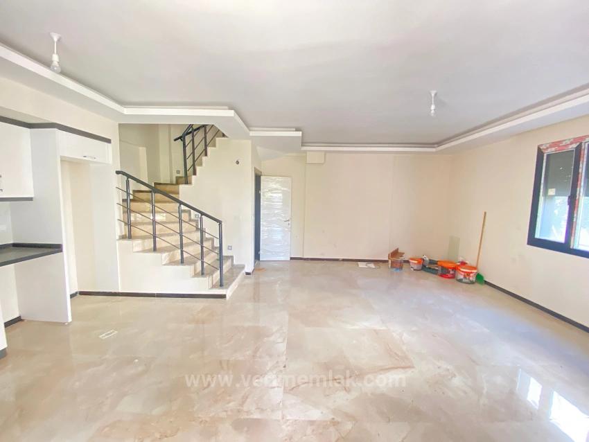 3+1 Villa With Garden For Sale In Doğanbey, Near The Sea