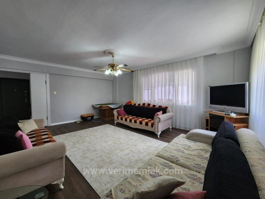 3+1 Apartment For Sale In Ürkmez, Near The Sea, Elevator, In The Center Of The Market