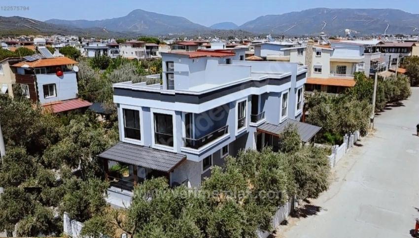 Seferihisar.cumhuriyet Mah. 500M Distance To The Sea, 3+1 Villa With Large Garden For Sale