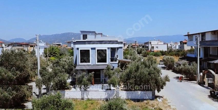 Seferihisar.cumhuriyet Mah. 500M Distance To The Sea, 3+1 Villa With Large Garden For Sale