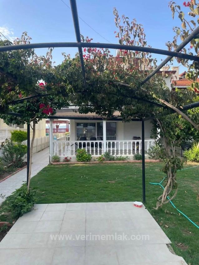 Villa With A Large Garden, Located On The Beach In Özdere