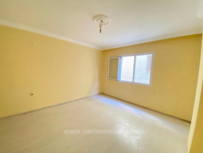 150M2 Large Spacious 2+1 Apartment For Sale In Ürkmez, Near The Sea