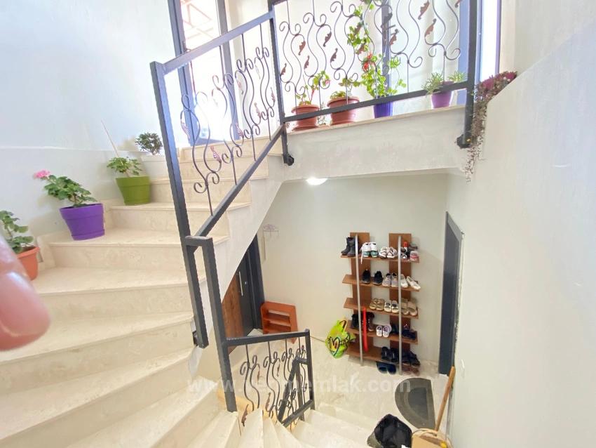 2+1 Duplex Apartment For Sale In Seferihisar Ürkmez, Close To The Sea