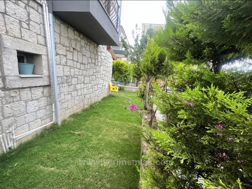 3+1 Villa With Garden For Sale In Ürkmez, Near The Sea