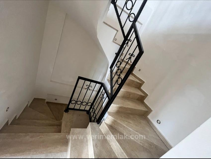 3+1 Villa With Garden For Sale In Ürkmez, Near The Sea