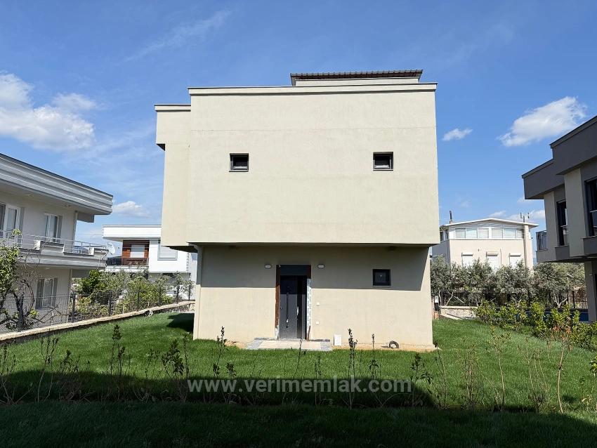 3+1 Villa With Single Detached Pool For Sale In Doğanbey