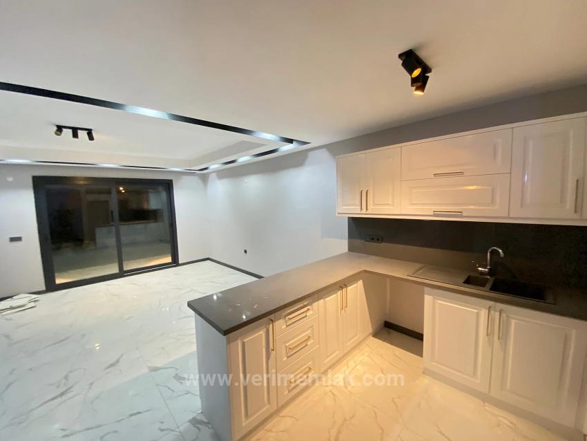 3+1 Villa For Sale With Underfloor Heating In Ürkmez, Close To The Sea