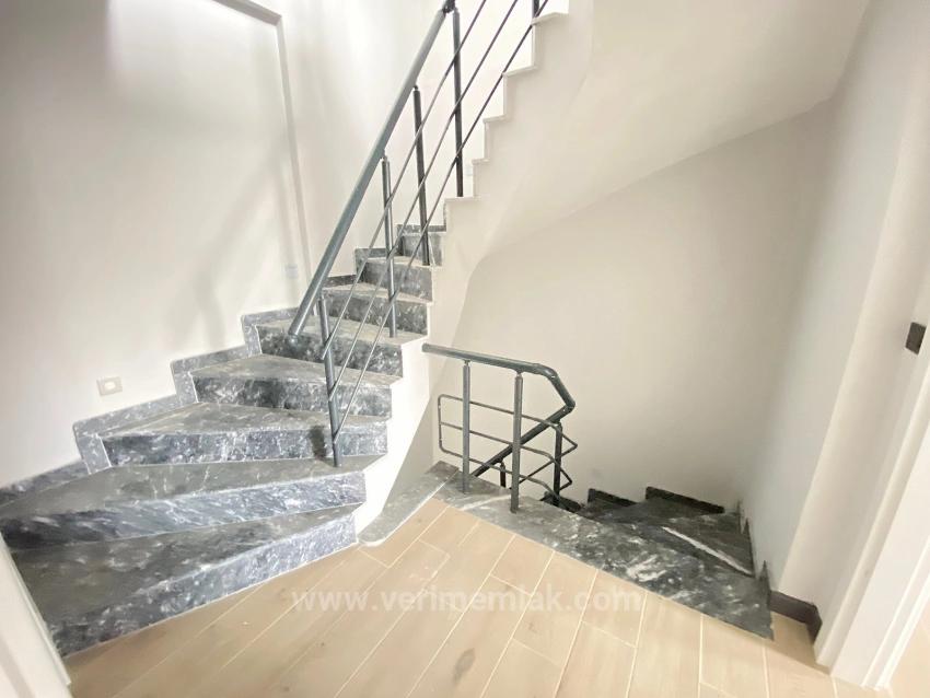 3+1 Villa For Sale With Underfloor Heating In Ürkmez, Close To The Sea