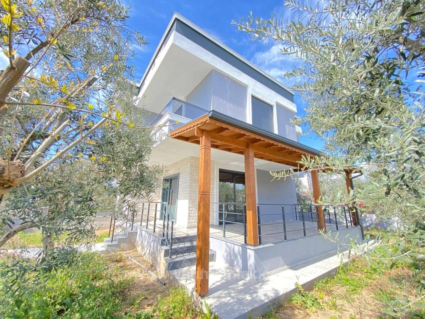 Seferihisar.cumhuriyet Mah. 500M Distance To The Sea, 3+1 Villa With Large Garden For Sale