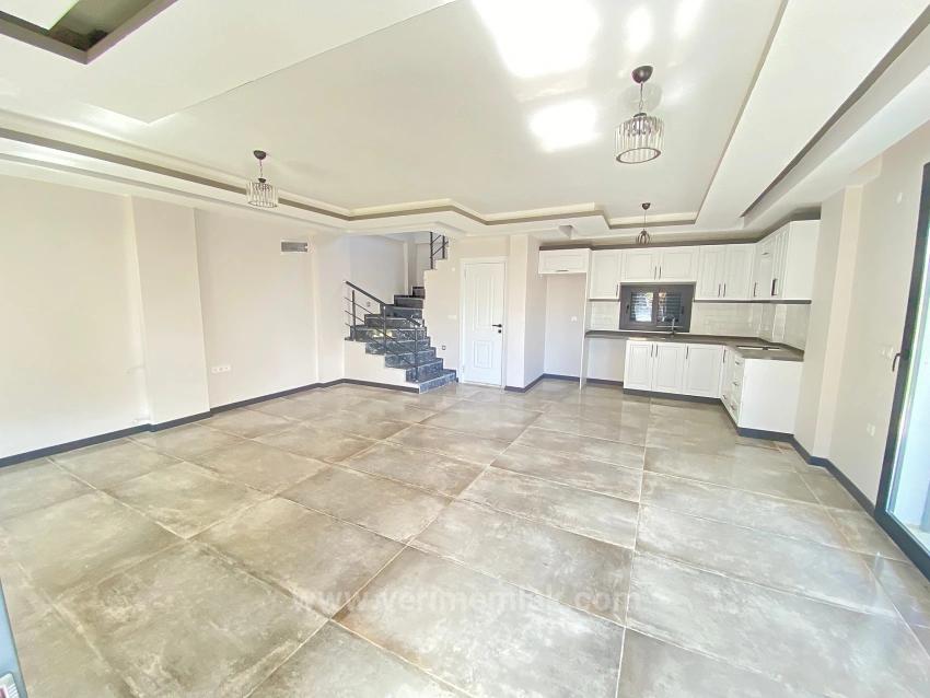 Seferihisar.cumhuriyet Mah. 500M Distance To The Sea, 3+1 Villa With Large Garden For Sale