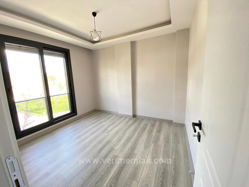 Seferihisar.cumhuriyet Mah. 500M Distance To The Sea, 3+1 Villa With Large Garden For Sale