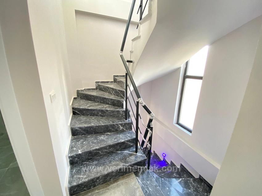 Seferihisar.cumhuriyet Mah. 500M Distance To The Sea, 3+1 Villa With Large Garden For Sale