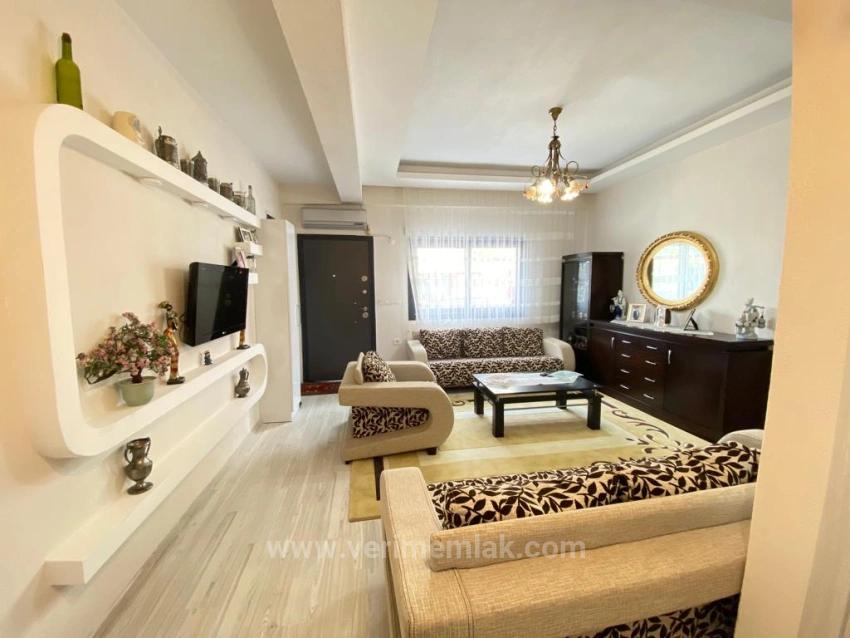 4+1 Villa For Sale In Ürkmez, 250M2 With Separate Living Room And Kitchen By The Sea