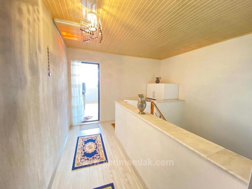 4+1 Villa For Sale In Ürkmez, 250M2 With Separate Living Room And Kitchen By The Sea