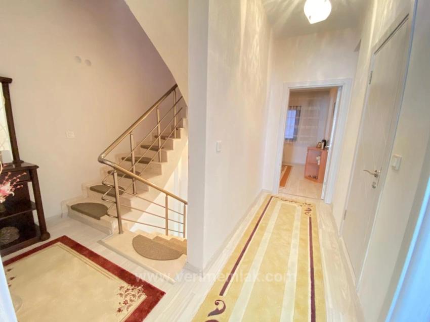 4+1 Villa For Sale In Ürkmez, 250M2 With Separate Living Room And Kitchen By The Sea