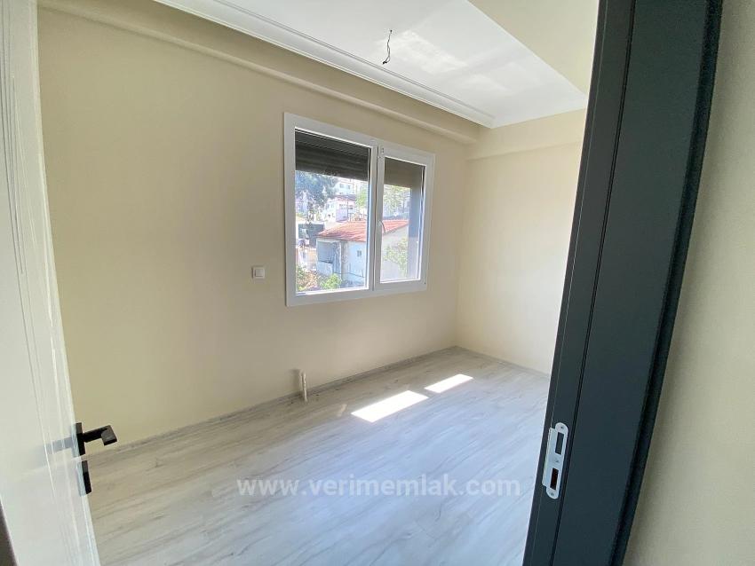 2+1 Sea View Apartment With Elevator For Sale In Gumuldur