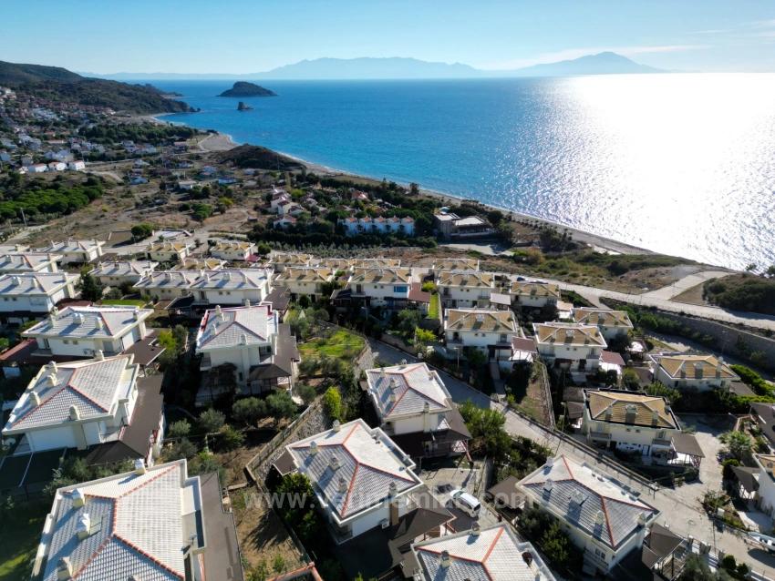 4+1 Villa With Sea View For Sale In Seferihisar Doğanbey
