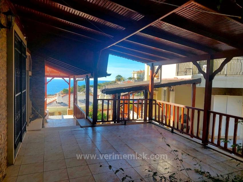 4+1 Villa With Sea View For Sale In Seferihisar Doğanbey
