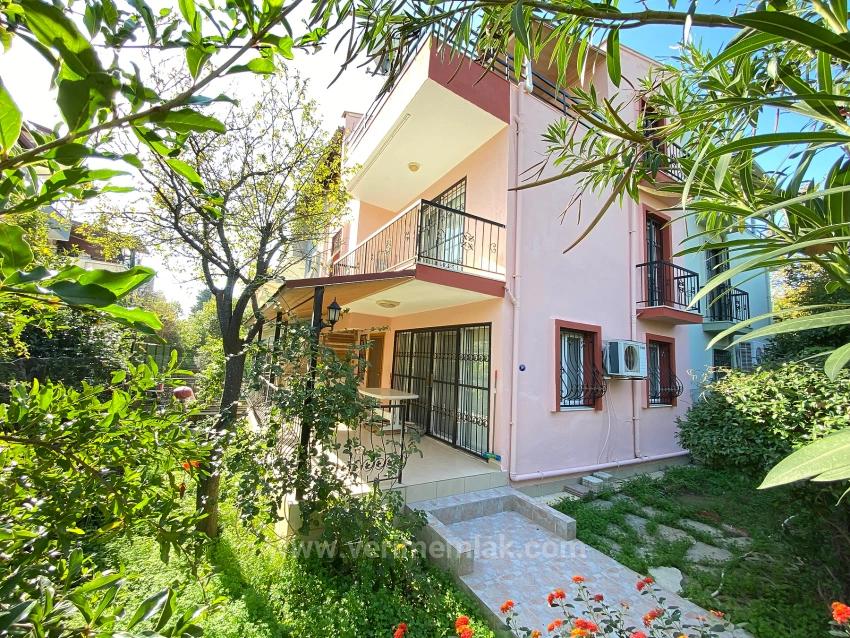 5+1 Villa For Sale With Garden, 400M From The Sea In The Center Of Ürkmez