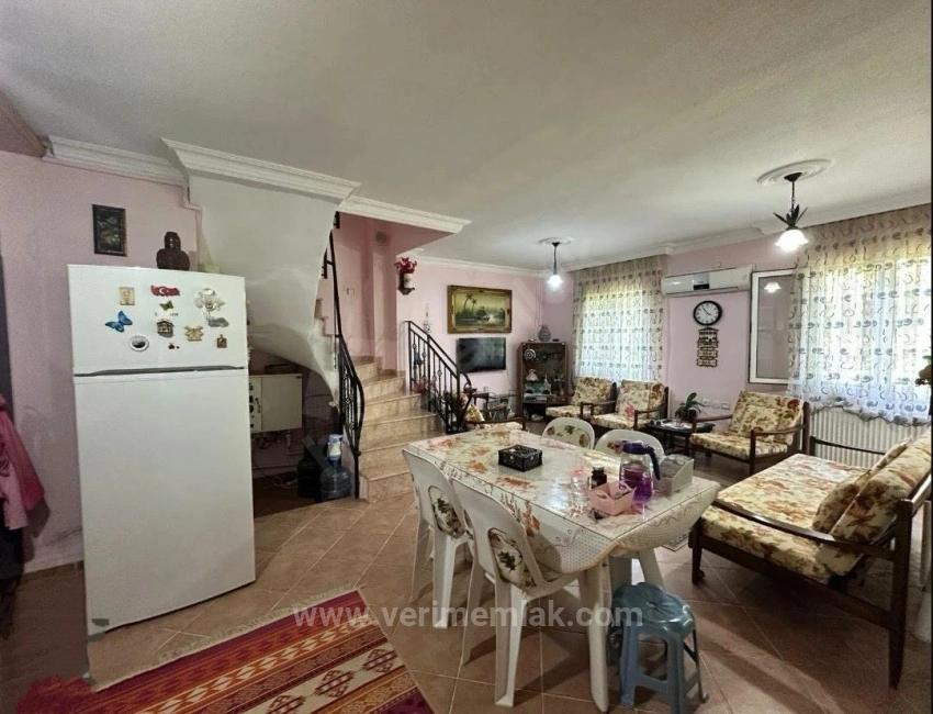 5+1 Villa For Sale With Garden, 400M From The Sea In The Center Of Ürkmez