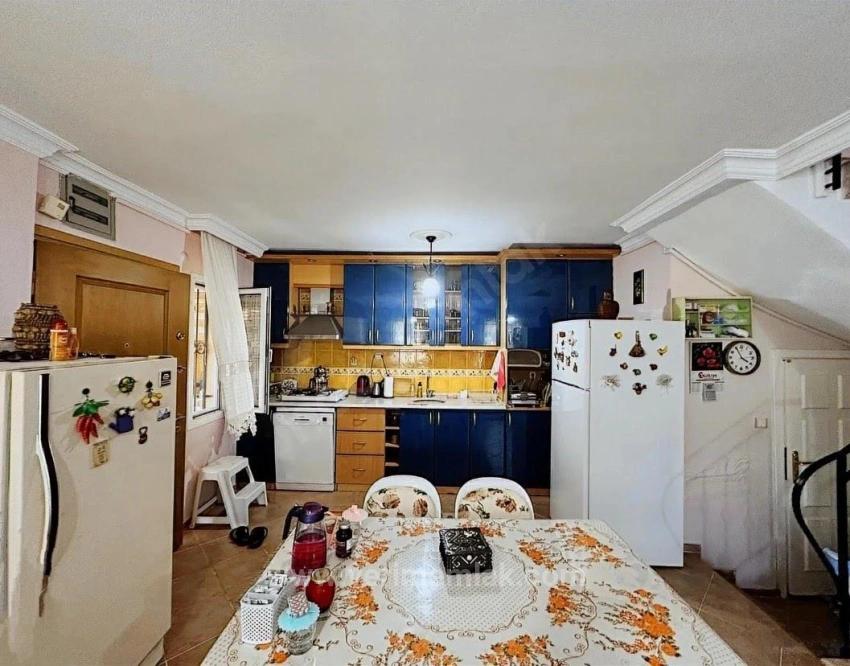 5+1 Villa For Sale With Garden, 400M From The Sea In The Center Of Ürkmez