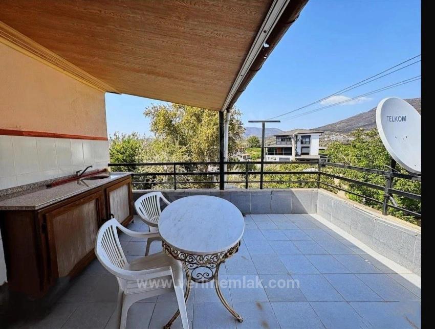 5+1 Villa For Sale With Garden, 400M From The Sea In The Center Of Ürkmez