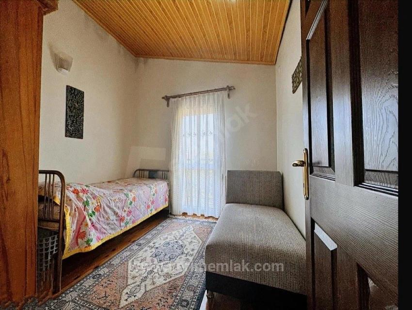 5+1 Villa For Sale With Garden, 400M From The Sea In The Center Of Ürkmez