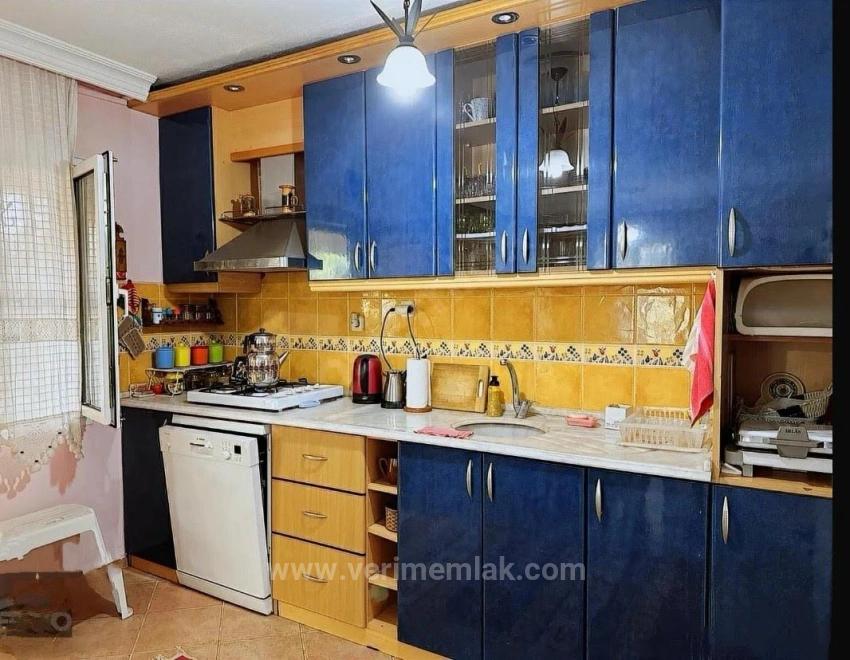 5+1 Villa For Sale With Garden, 400M From The Sea In The Center Of Ürkmez