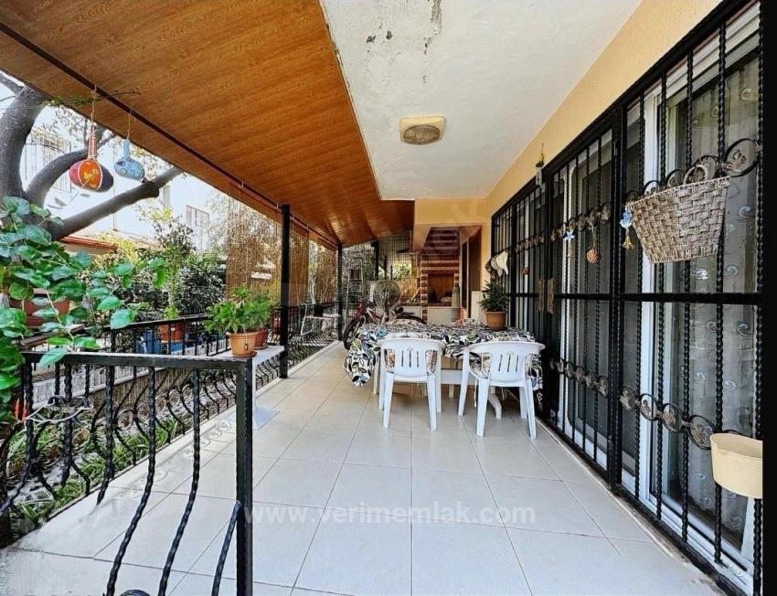 5+1 Villa For Sale With Garden, 400M From The Sea In The Center Of Ürkmez