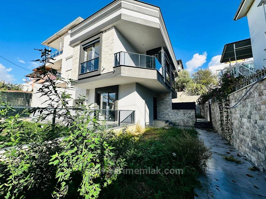 2+1 Villa With Large Garden For Sale In Seferihisar Ürkmez