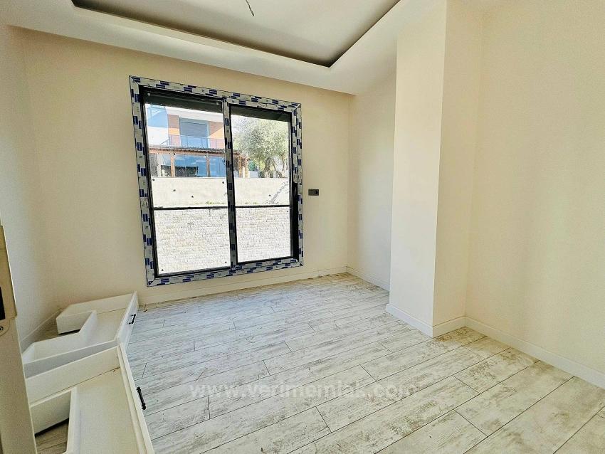 2+1 Villa With Large Garden For Sale In Seferihisar Ürkmez