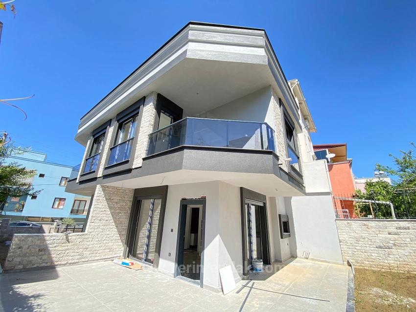 2+1 Villa With Large Garden For Sale In Seferihisar Ürkmez