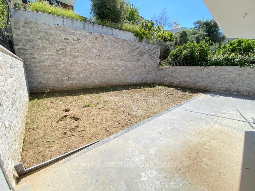 2+1 Villa With Large Garden For Sale In Seferihisar Ürkmez