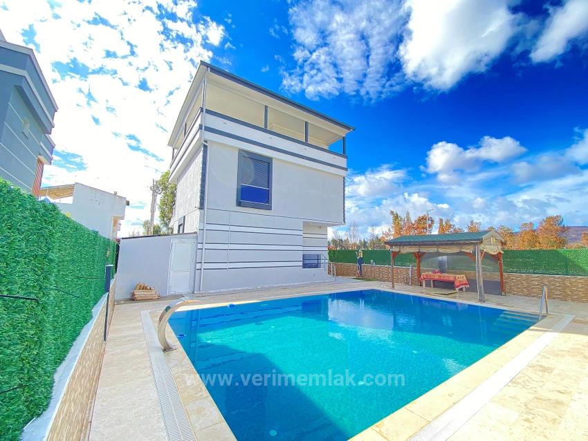 3+1 Detached Villa With Single Pool For Sale In Doğanbey
