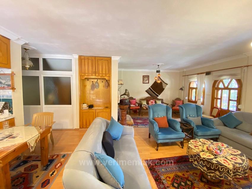 7+1 Corner Villa For Sale In Seferihisar Cumhuriyet, 400M From The Sea!