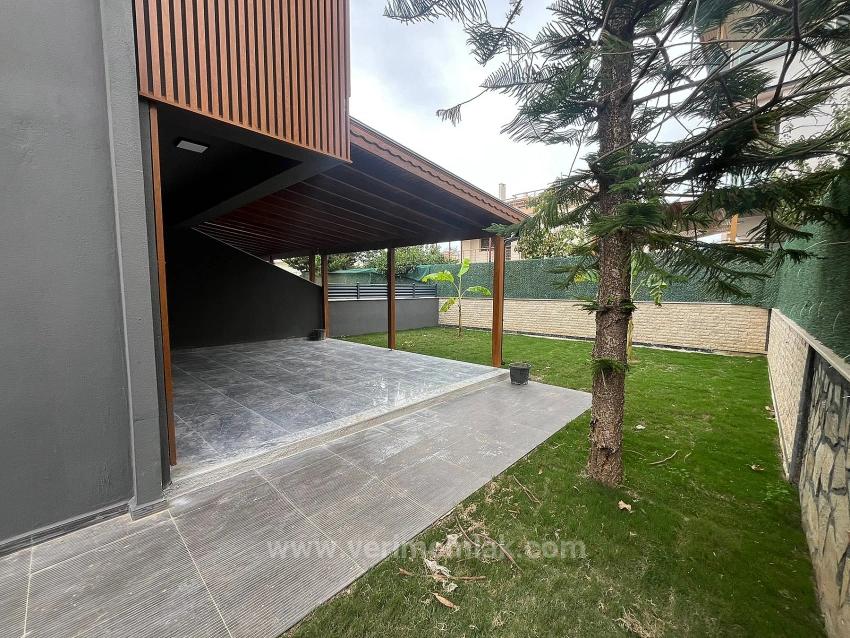 Ultra Luxury Villa With Large Garden, 30 Meters From The Sea In Özdere