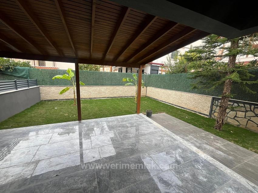 Ultra Luxury Villa With Large Garden, 30 Meters From The Sea In Özdere