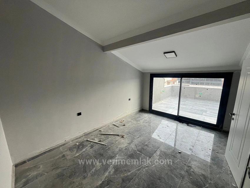 Ultra Luxury Villa With Large Garden, 30 Meters From The Sea In Özdere