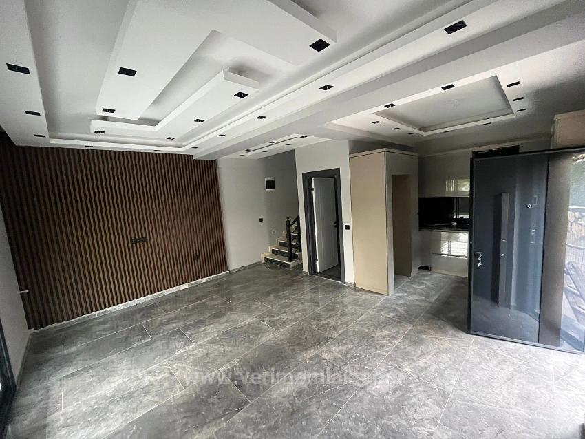 Ultra Luxury Villa With Large Garden, 30 Meters From The Sea In Özdere