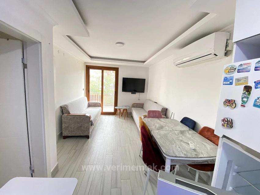 2+1 Apartment For Sale In A Complex With A Pool, 100M From The Beach In Ürkmez, Izmir