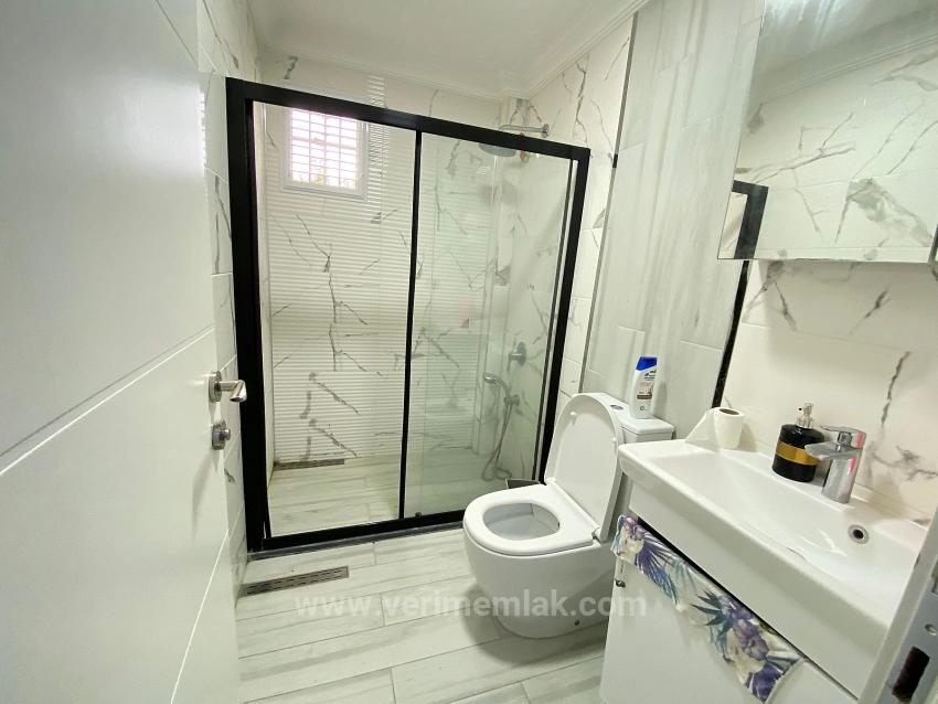 2+1 Apartment For Sale In A Complex With A Pool, 100M From The Beach In Ürkmez, Izmir