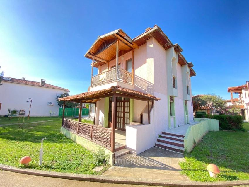 2+1 Apartment For Sale In A Complex With A Pool, 100M From The Beach In Ürkmez, Izmir