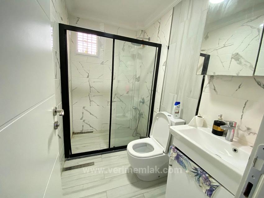 2+1 Apartment For Sale In A Complex With A Pool, 100M From The Beach In Ürkmez, Izmir