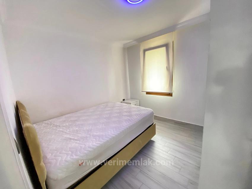 2+1 Apartment For Sale In A Complex With A Pool, 100M From The Beach In Ürkmez, Izmir