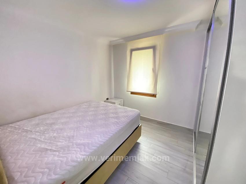 2+1 Apartment For Sale In A Complex With A Pool, 100M From The Beach In Ürkmez, Izmir