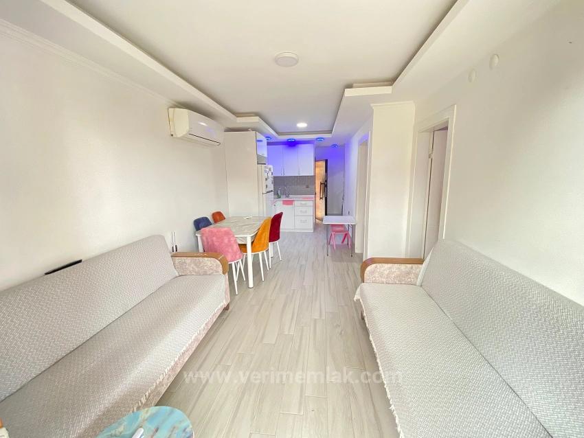 2+1 Apartment For Sale In A Complex With A Pool, 100M From The Beach In Ürkmez, Izmir