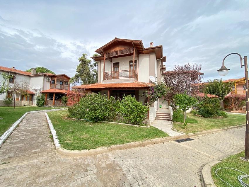 Fully Furnished 3+1 Villa For Sale In A Beachfront Complex In Ürkmez