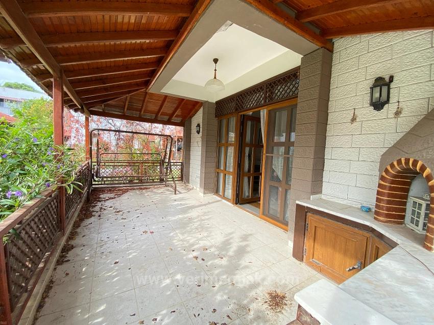 3+1 Villa For Sale On The Sea Side In A Complex With Pool In Ürkmez